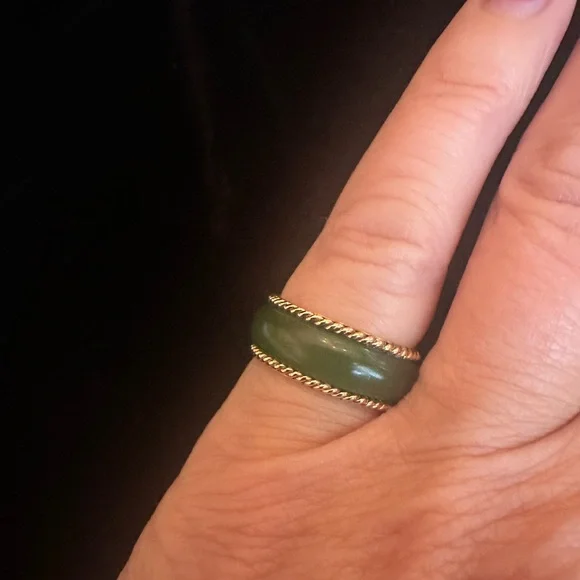 Elegant Green Jade Style vintage Ring - Picture 4 of 5